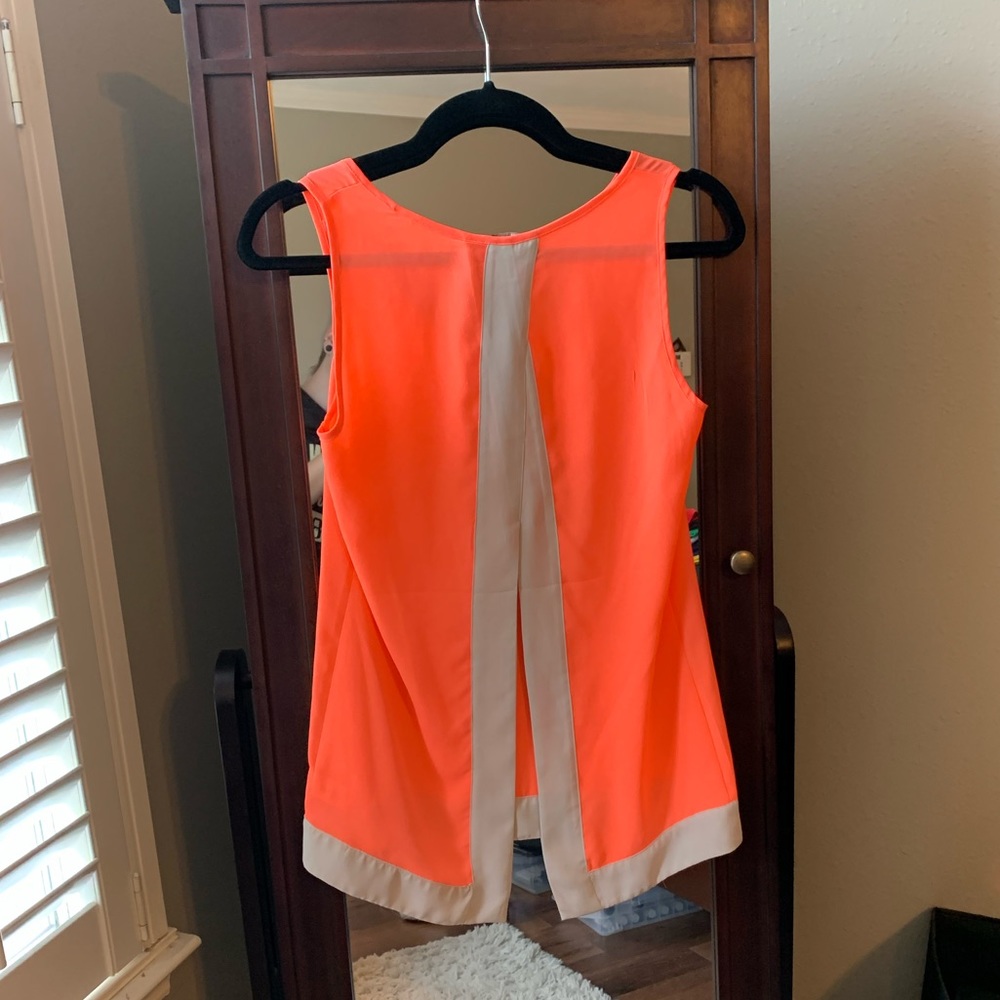 Express Split Back Tank Top - Picture 2 of 5